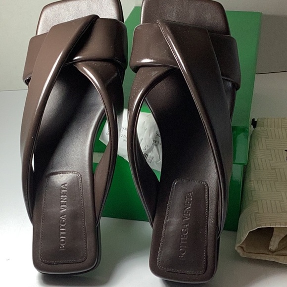 BOTTEGA VENETA 
Riva Flat Mule
$ 950 - Picture 11 of 14